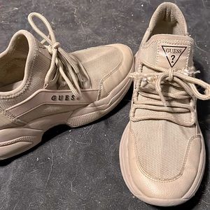 Brand: guess size:7 tan shoes